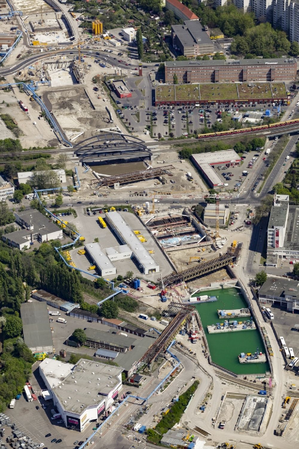 Berlin aus der Vogelperspektive: Baustellen zum Neubau der Verlängerung der Stadtautobahn A100 in Berlin Neukölln