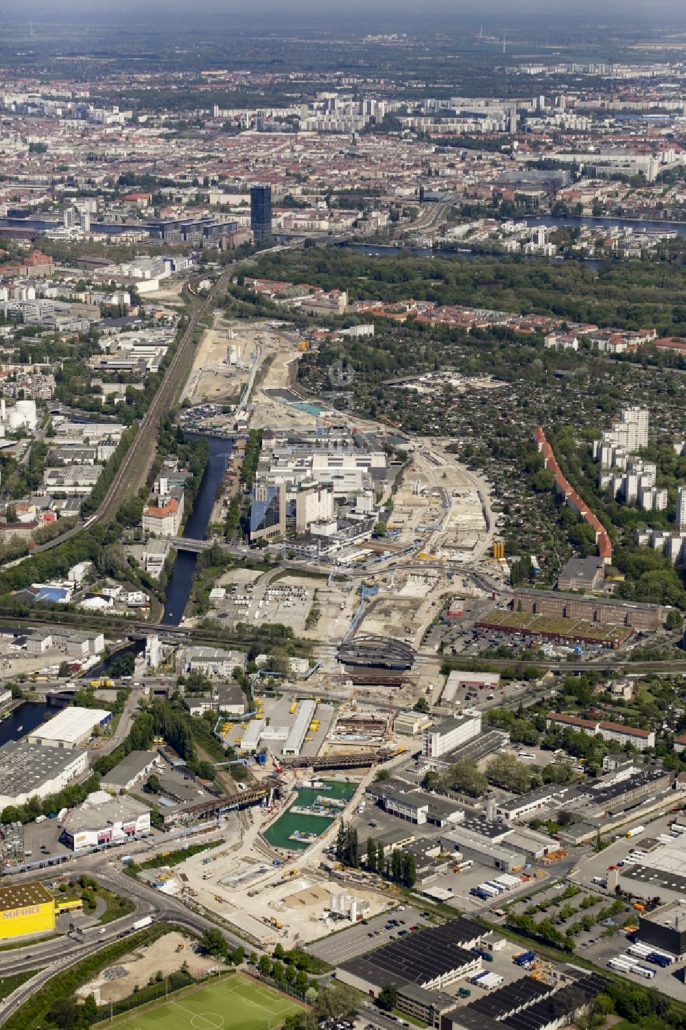 Berlin aus der Vogelperspektive: Baustellen zum Neubau der Verlängerung der Stadtautobahn A100 in Berlin Neukölln