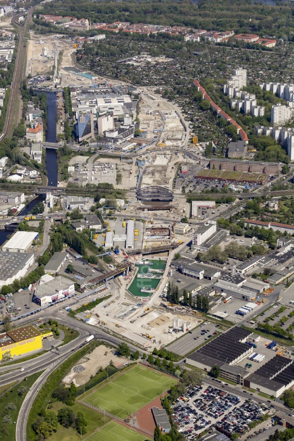 Berlin von oben - Baustellen zum Neubau der Verlängerung der Stadtautobahn A100 in Berlin Neukölln