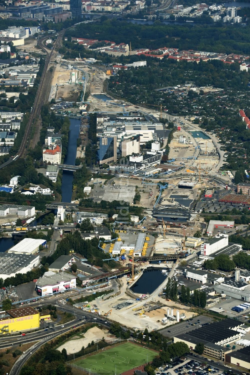 Luftaufnahme Berlin - Baustellen zum Neubau der Verlängerung der Stadtautobahn A100 in Berlin Neukölln