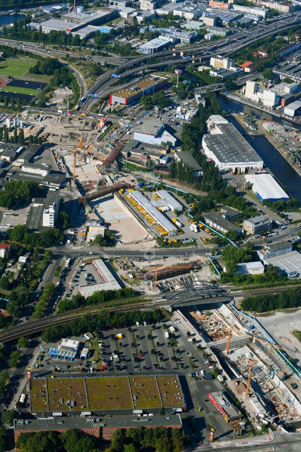 Berlin von oben - Baustellen zum Neubau der Verlängerung der Stadtautobahn A100 in Berlin Neukölln