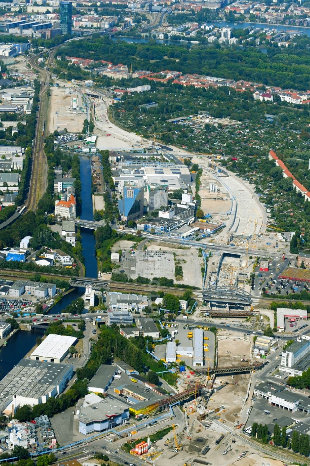 Berlin aus der Vogelperspektive: Baustellen zum Neubau der Verlängerung der Stadtautobahn A100 in Berlin Neukölln