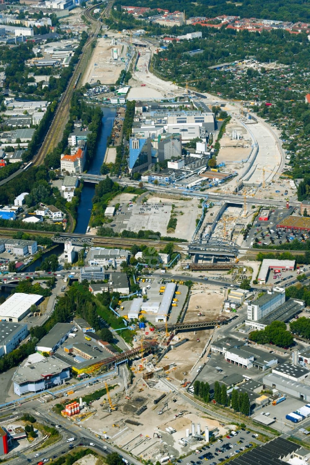 Luftbild Berlin - Baustellen zum Neubau der Verlängerung der Stadtautobahn A100 in Berlin Neukölln