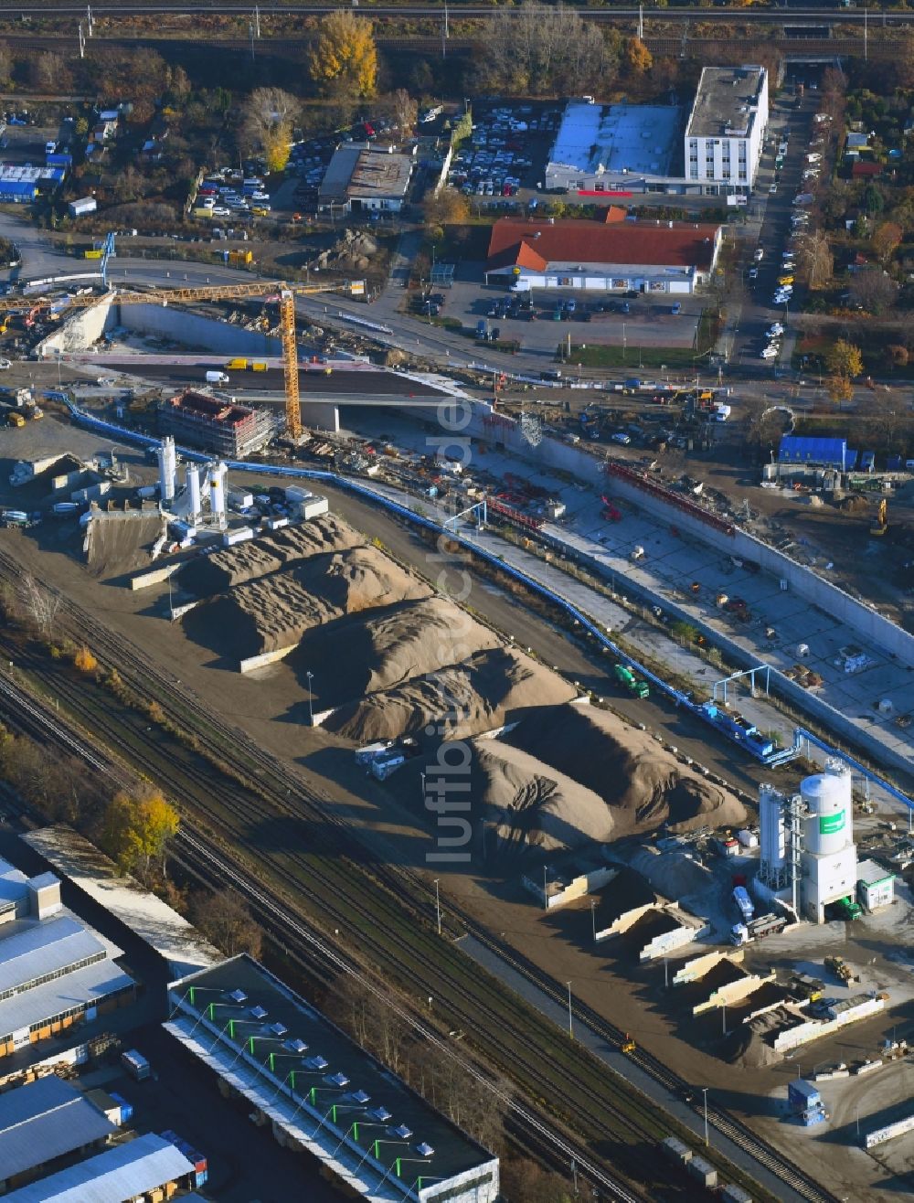 Berlin von oben - Baustellen zum Neubau der Verlängerung der Stadtautobahn A100 in Berlin Neukölln