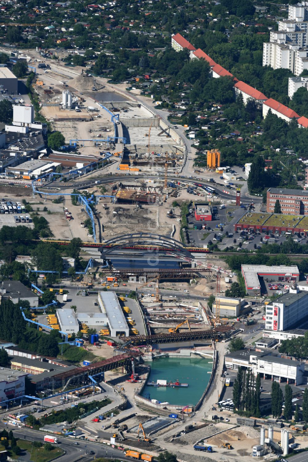 Luftbild Berlin - Baustellen zum Neubau der Verlängerung der Stadtautobahn A100 im Ortsteil Neukölln in Berlin, Deutschland