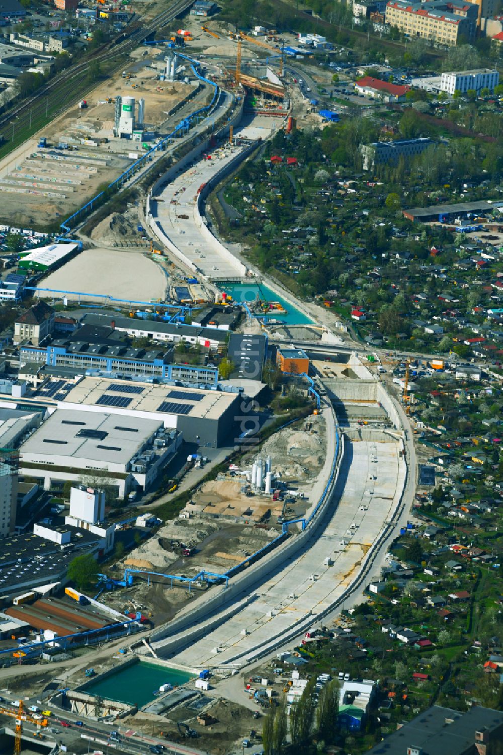 Luftbild Berlin - Baustellen zum Neubau der Verlängerung der Stadtautobahn A100 im Ortsteil Neukölln in Berlin, Deutschland