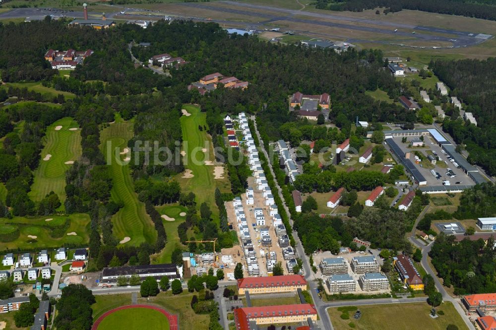 Berlin aus der Vogelperspektive: Baustellen zum Neubau- Wohngebiet einer Einfamilienhaus- Siedlung Amberbaumallee - Moorbirkenweg im Ortsteil Kladow in Berlin, Deutschland