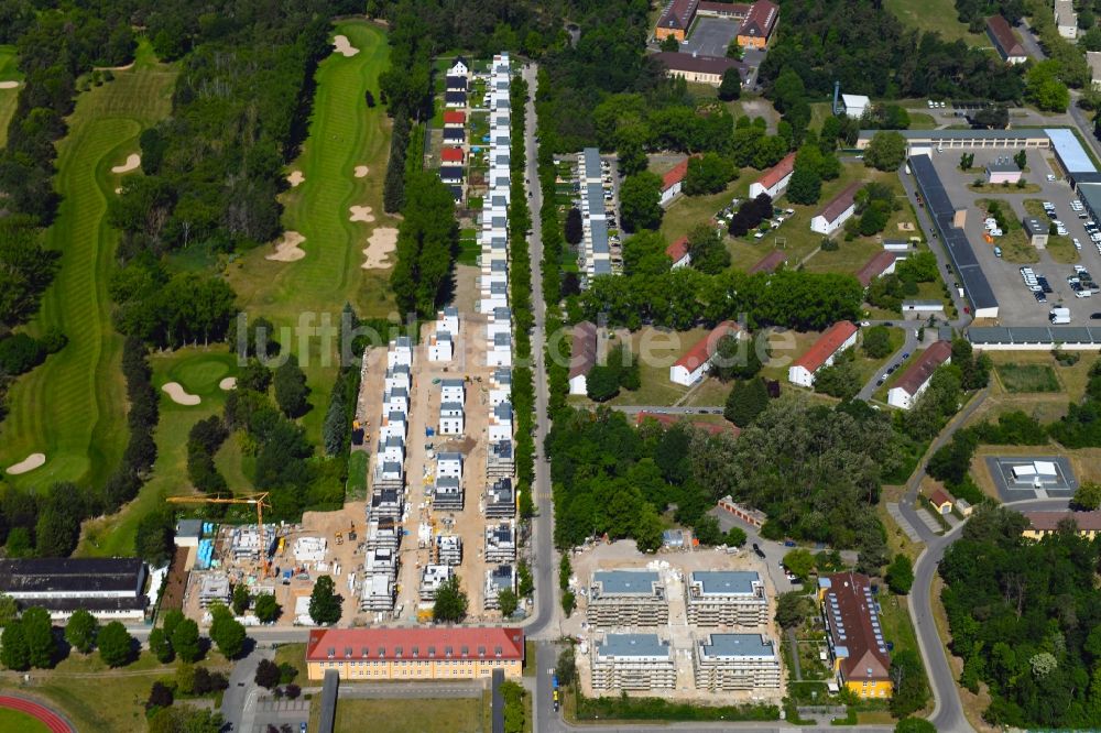 Luftaufnahme Berlin - Baustellen zum Neubau- Wohngebiet einer Einfamilienhaus- Siedlung Amberbaumallee - Moorbirkenweg im Ortsteil Kladow in Berlin, Deutschland