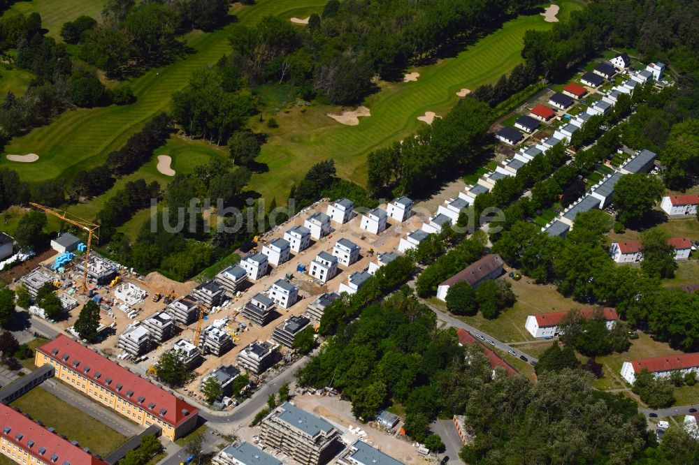 Berlin von oben - Baustellen zum Neubau- Wohngebiet einer Einfamilienhaus- Siedlung Amberbaumallee - Moorbirkenweg im Ortsteil Kladow in Berlin, Deutschland