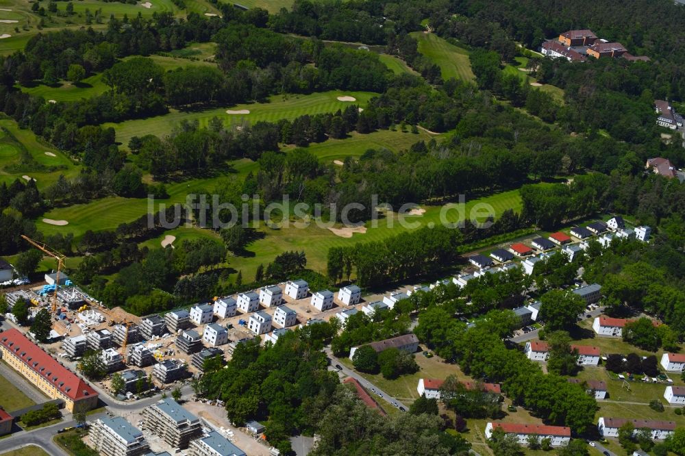 Berlin aus der Vogelperspektive: Baustellen zum Neubau- Wohngebiet einer Einfamilienhaus- Siedlung Amberbaumallee - Moorbirkenweg im Ortsteil Kladow in Berlin, Deutschland