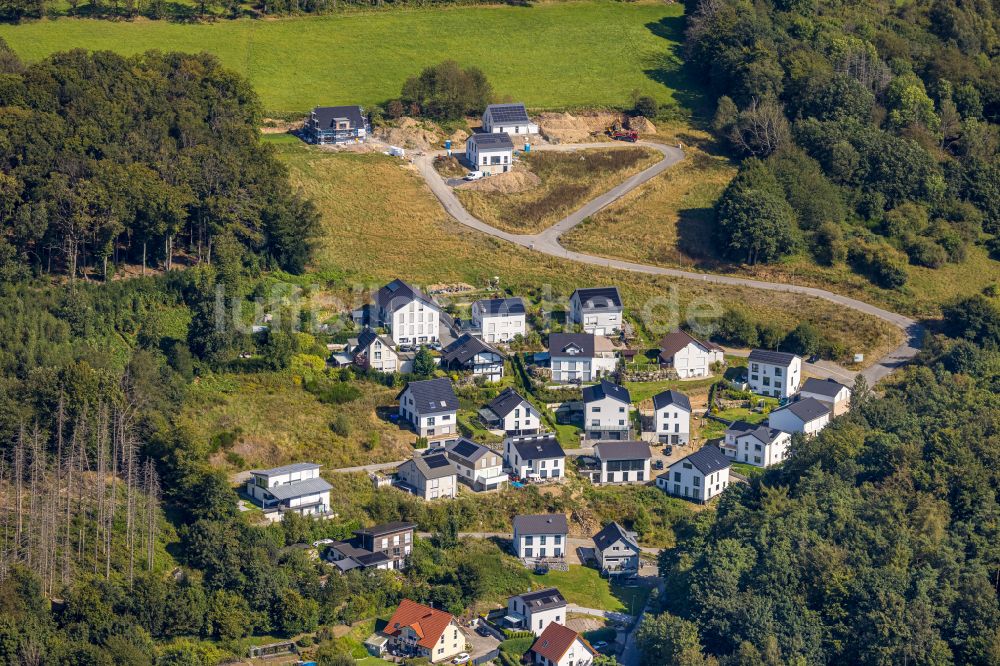 Luftaufnahme Ennepetal - Baustellen zum Neubau- Wohngebiet einer Einfamilienhaus- Siedlung am Asternweg in Ennepetal im Bundesland Nordrhein-Westfalen, Deutschland