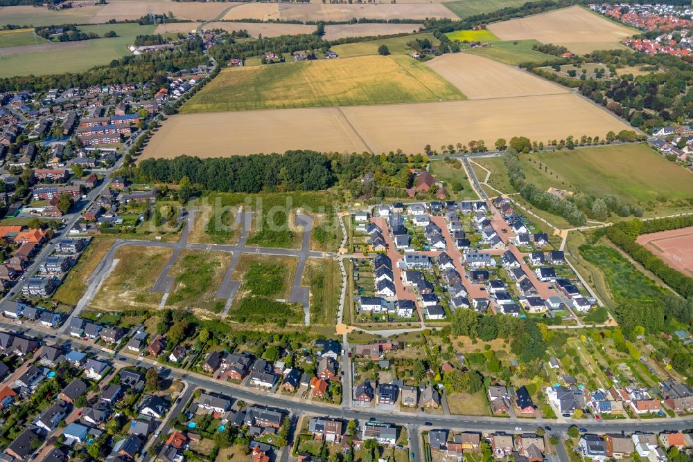 Hamm von oben - Baustellen zum Neubau- Wohngebiet einer Einfamilienhaus- Siedlung des Baugebiets Schulze-Everding Am Eversbach in Hamm im Bundesland Nordrhein-Westfalen, Deutschland