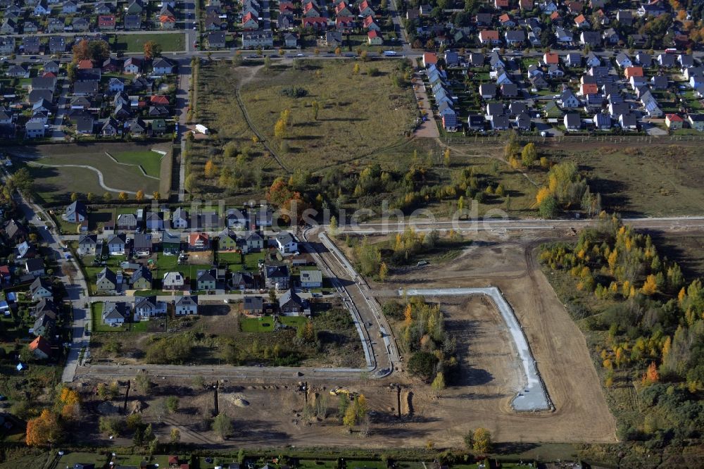 Luftbild Berlin - Baustellen zum Neubau- Wohngebiet einer Einfamilienhaus- Siedlung in Berlin