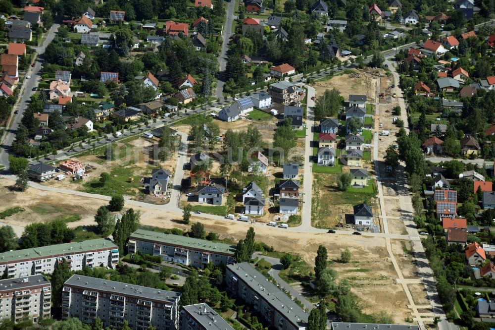 Berlin aus der Vogelperspektive: Baustellen zum Neubau- Wohngebiet einer Einfamilienhaus- Siedlung in Berlin