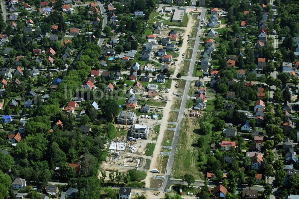 Berlin aus der Vogelperspektive: Baustellen zum Neubau- Wohngebiet einer Einfamilienhaus- Siedlung in Berlin