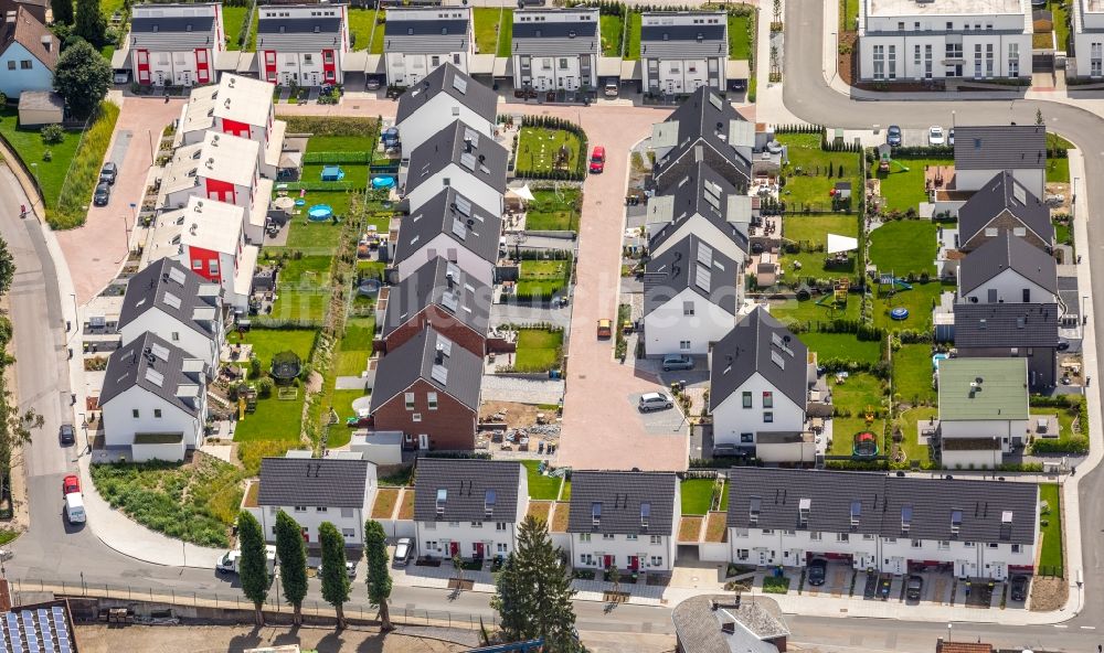 Luftaufnahme Essen - Baustellen zum Neubau- Wohngebiet einer Einfamilienhaus- Siedlung Brehloher Steig - Mariannenbahn in Essen im Bundesland Nordrhein-Westfalen - NRW, Deutschland