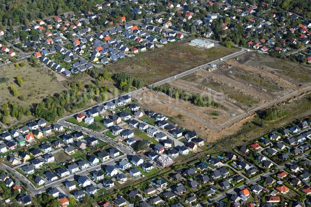 Berlin von oben - Baustellen zum Neubau- Wohngebiet einer Einfamilienhaus- Siedlung der degewo AG an der Stralsunder Straße im Ortsteil Mahlsdorf in Berlin, Deutschland