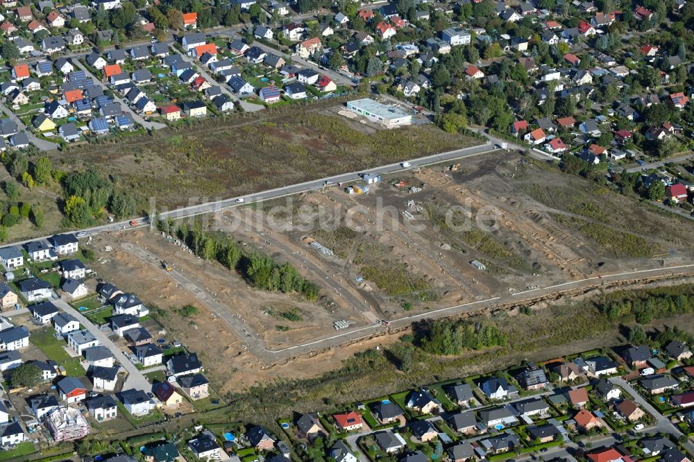 Berlin aus der Vogelperspektive: Baustellen zum Neubau- Wohngebiet einer Einfamilienhaus- Siedlung der degewo AG an der Stralsunder Straße im Ortsteil Mahlsdorf in Berlin, Deutschland