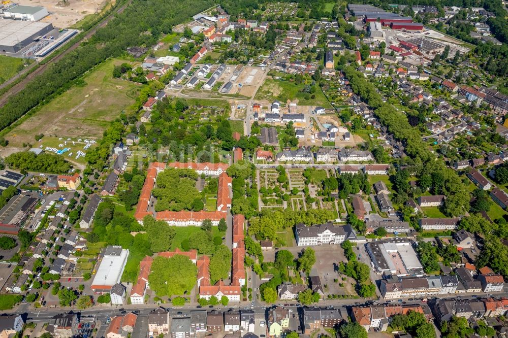 Gelsenkirchen aus der Vogelperspektive: Baustellen zum Neubau- Wohngebiet einer Einfamilienhaus- Siedlung entlang der Grollmannstraße und An der Luthenburg in Gelsenkirchen im Bundesland Nordrhein-Westfalen - NRW, Deutschland