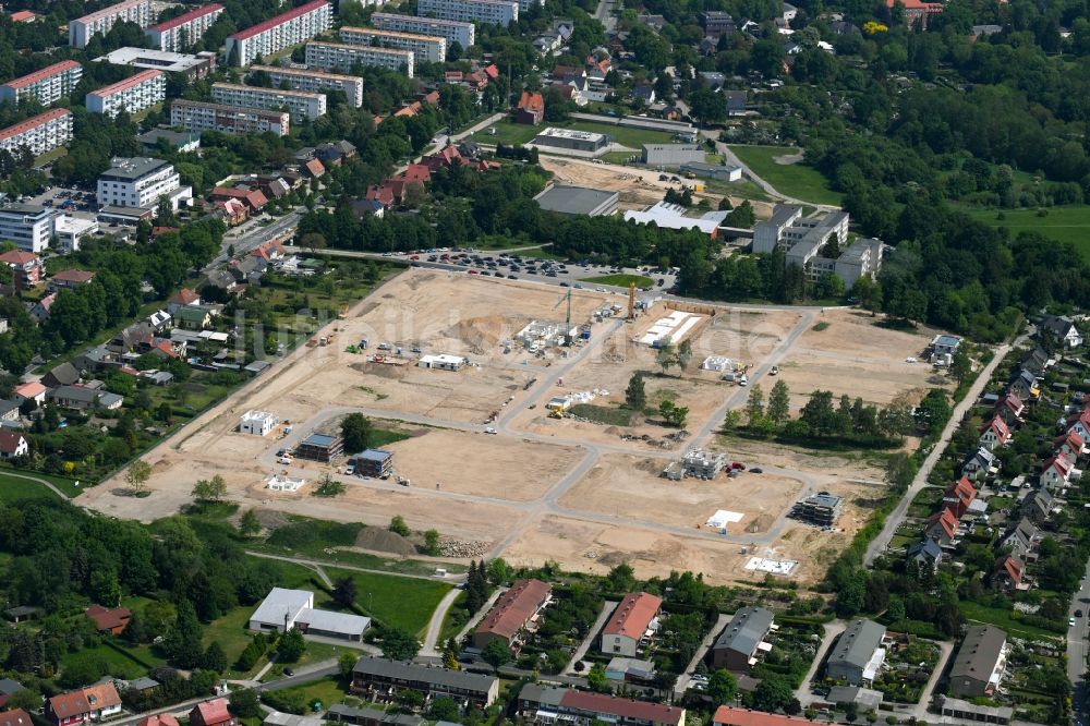 Luftaufnahme Schwerin - Baustellen zum Neubau- Wohngebiet einer Einfamilienhaus- Siedlung an der Gadebuscher Straße in Schwerin im Bundesland Mecklenburg-Vorpommern, Deutschland