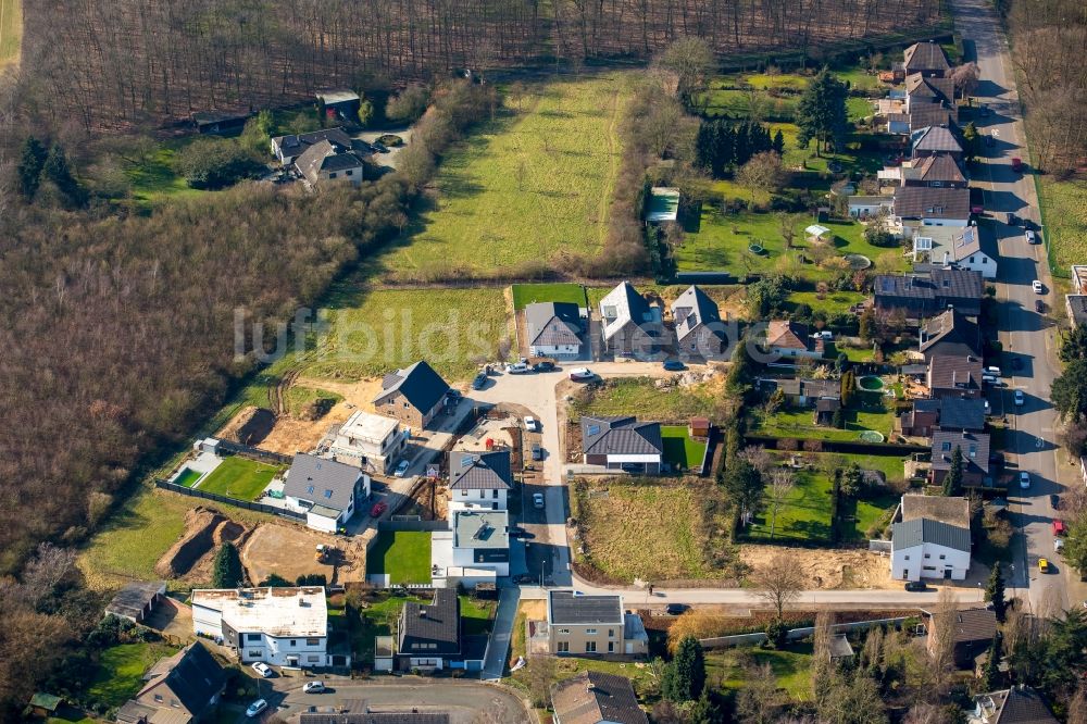 Moers von oben - Baustellen zum Neubau- Wohngebiet einer Einfamilienhaus- Siedlung gegenüber des alten Wasserturms entlang der Vinner Straße in Moers im Bundesland Nordrhein-Westfalen