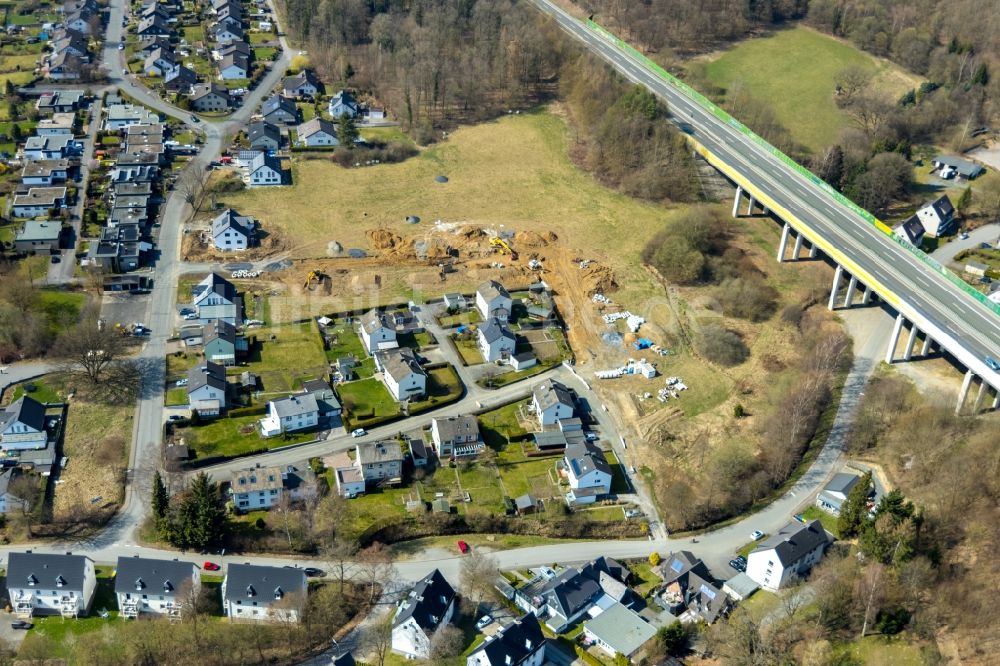 Luftaufnahme Meschede - Baustellen zum Neubau- Wohngebiet einer Einfamilienhaus- Siedlung an der Glatzer Straße - Görlitzer Straße in Meschede im Bundesland Nordrhein-Westfalen, Deutschland