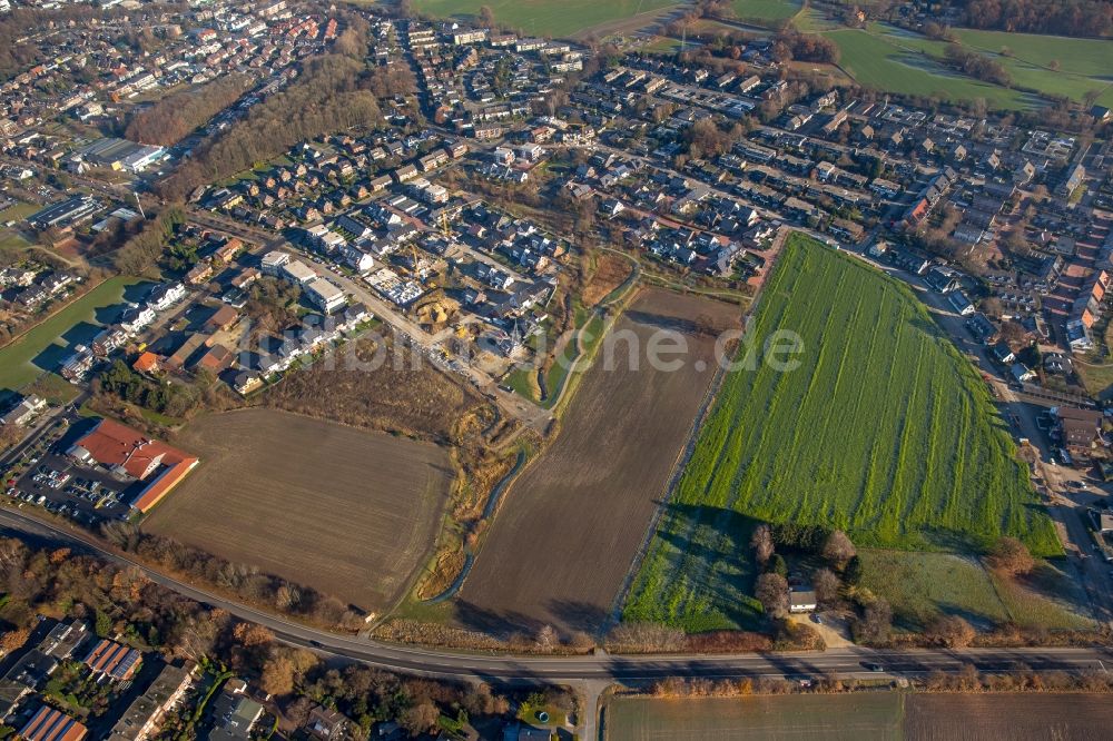 Bottrop von oben - Baustellen zum Neubau- Wohngebiet einer Einfamilienhaus- Siedlung Hackfurthstraße - Dorfheide - Rentfortstraße im Ortsteil Kirchhellen in Bottrop im Bundesland Nordrhein-Westfalen