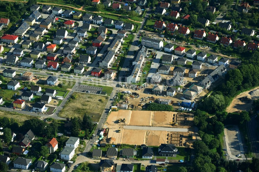 Luftbild Berlin - Baustellen zum Neubau- Wohngebiet einer Einfamilienhaus- Siedlung Hermineweg - Malevkeweg im Ortsteil Mahlsdorf in Berlin, Deutschland