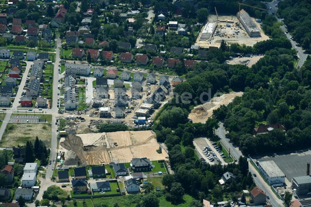 Berlin aus der Vogelperspektive: Baustellen zum Neubau- Wohngebiet einer Einfamilienhaus- Siedlung Hermineweg - Theodorstraße im Ortsteil Mahlsdorf in Berlin, Deutschland