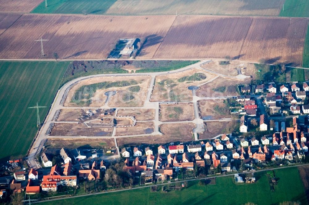 Luftaufnahme Kandel - Baustellen zum Neubau- Wohngebiet einer Einfamilienhaus- Siedlung Am Höhenweg in Kandel im Bundesland Rheinland-Pfalz