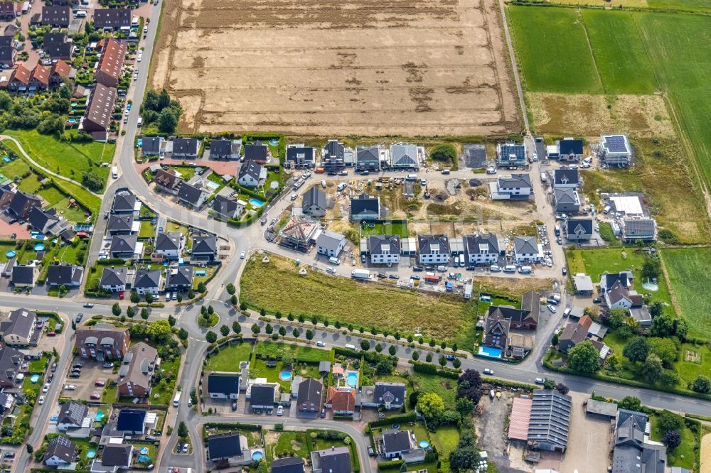 Bergkamen von oben - Baustellen zum Neubau- Wohngebiet einer Einfamilienhaus- Siedlung Ährenweg in Bergkamen im Bundesland Nordrhein-Westfalen, Deutschland