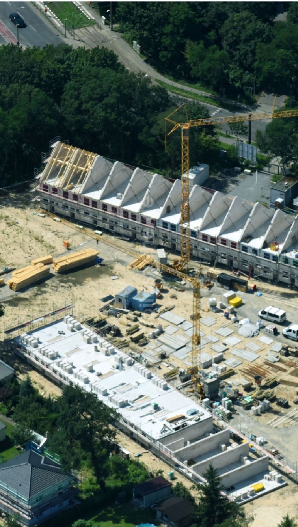 Luftaufnahme Berlin - Baustellen zum Neubau- Wohngebiet einer Einfamilienhaus- Siedlung am Hultschiner Damm 292 im Ortsteil Mahlsdorf in Berlin, Deutschland