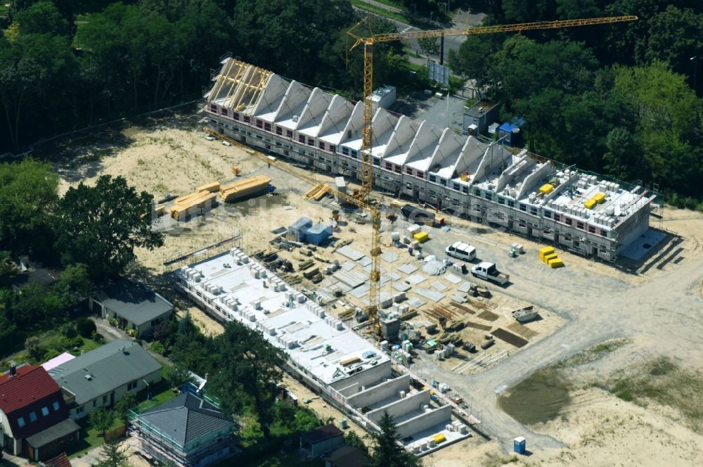 Berlin von oben - Baustellen zum Neubau- Wohngebiet einer Einfamilienhaus- Siedlung am Hultschiner Damm 292 im Ortsteil Mahlsdorf in Berlin, Deutschland