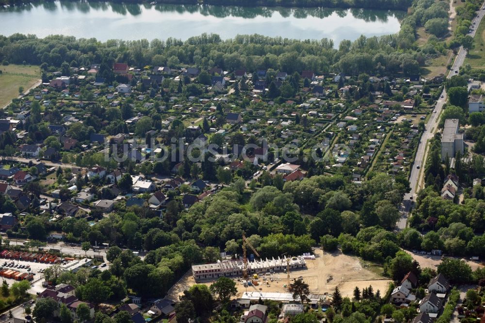 Luftaufnahme Berlin - Baustellen zum Neubau- Wohngebiet einer Einfamilienhaus- Siedlung am Hultschiner Damm im Ortsteil Mahlsdorf in Berlin, Deutschland