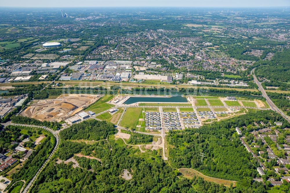 Luftaufnahme Gelsenkirchen - Baustellen zum Neubau- Wohngebiet einer Einfamilienhaus- Siedlung an der Johannes-Rau-Allee in Gelsenkirchen im Bundesland Nordrhein-Westfalen, Deutschland