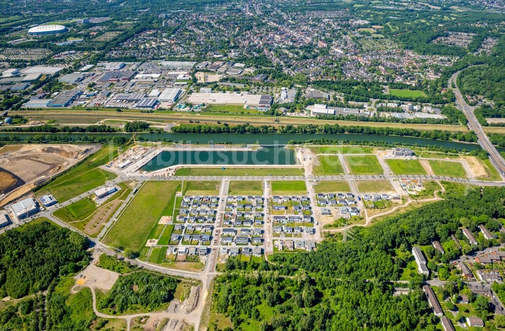 Gelsenkirchen aus der Vogelperspektive: Baustellen zum Neubau- Wohngebiet einer Einfamilienhaus- Siedlung an der Johannes-Rau-Allee in Gelsenkirchen im Bundesland Nordrhein-Westfalen, Deutschland