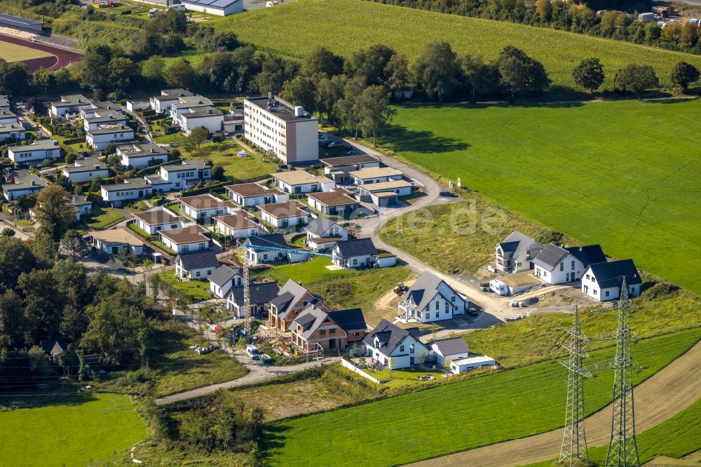 Luftbild Schmallenberg - Baustellen zum Neubau- Wohngebiet einer Einfamilienhaus- Siedlung Auf dem Loh in Schmallenberg im Bundesland Nordrhein-Westfalen, Deutschland