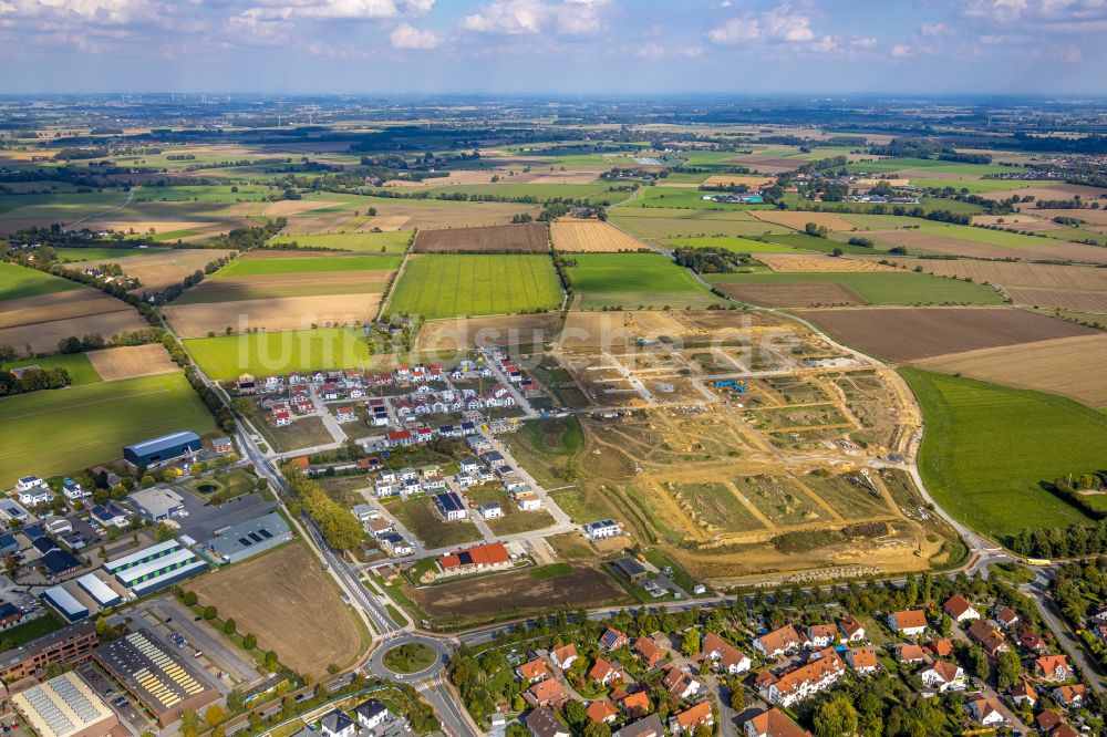 Soest aus der Vogelperspektive: Baustellen zum Neubau- Wohngebiet einer Einfamilienhaus- Siedlung Neuer Soester Norden zwischen Oestinghauser Landstraße und Weslarner Weg in Soest im Bundesland Nordrhein-Westfalen, Deutschland