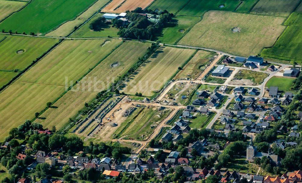 Oldenswort von oben - Baustellen zum Neubau- Wohngebiet einer Einfamilienhaus- Siedlung in Oldenswort im Bundesland Schleswig-Holstein, Deutschland