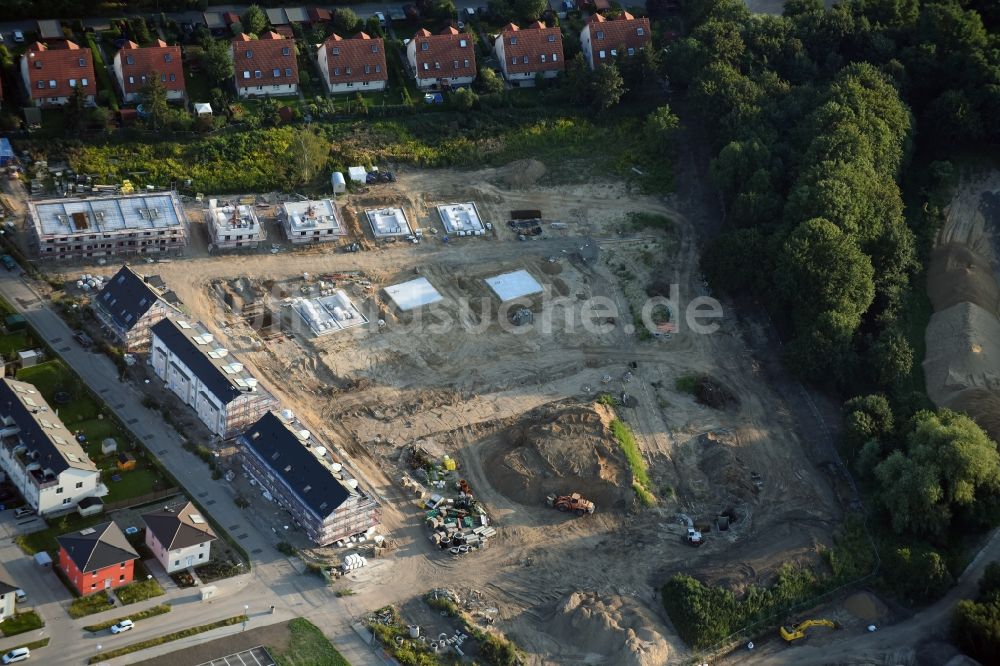 Luftbild Berlin - Baustellen zum Neubau- Wohngebiet einer Einfamilienhaus- Siedlung im Ortsteil Mahlsdorf in Berlin