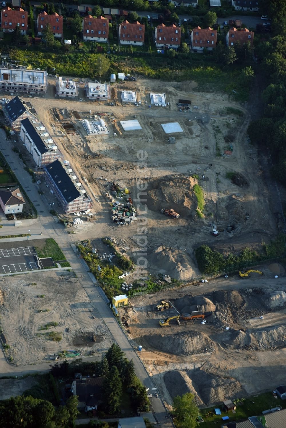 Berlin von oben - Baustellen zum Neubau- Wohngebiet einer Einfamilienhaus- Siedlung im Ortsteil Mahlsdorf in Berlin