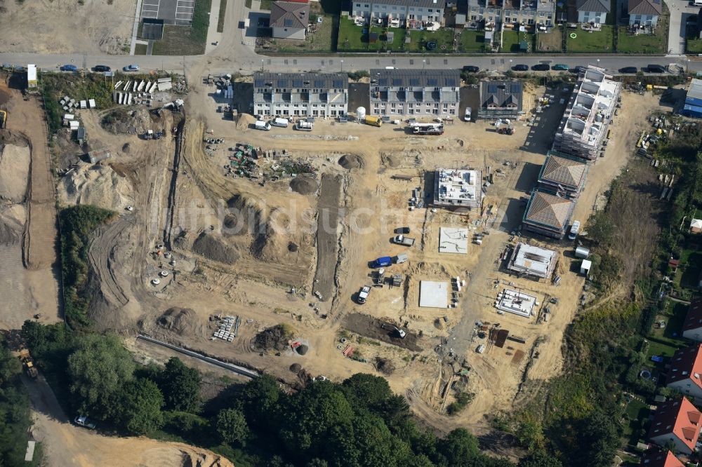 Berlin von oben - Baustellen zum Neubau- Wohngebiet einer Einfamilienhaus- Siedlung im Ortsteil Mahlsdorf in Berlin