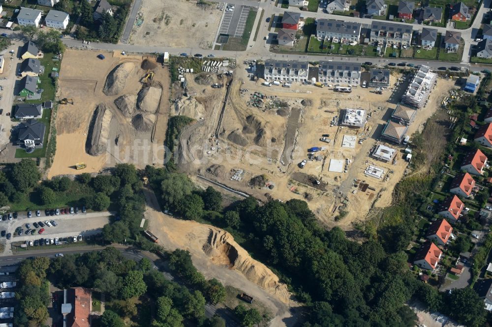 Berlin aus der Vogelperspektive: Baustellen zum Neubau- Wohngebiet einer Einfamilienhaus- Siedlung im Ortsteil Mahlsdorf in Berlin