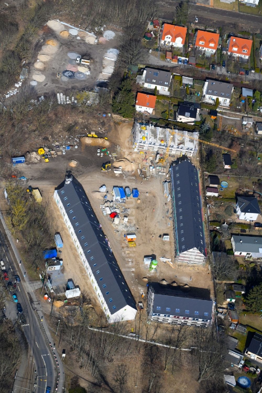 Berlin aus der Vogelperspektive: Baustellen zum Neubau- Wohngebiet einer Einfamilienhaus- Siedlung im Ortsteil Mahlsdorf in Berlin, Deutschland