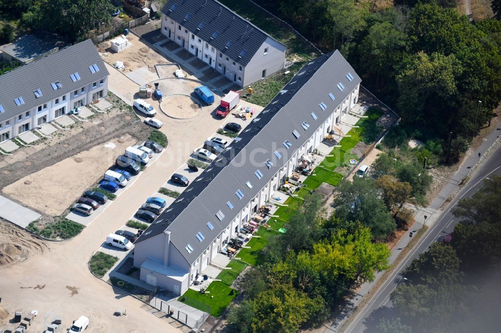 Berlin von oben - Baustellen zum Neubau- Wohngebiet einer Einfamilienhaus- Siedlung im Ortsteil Mahlsdorf in Berlin, Deutschland