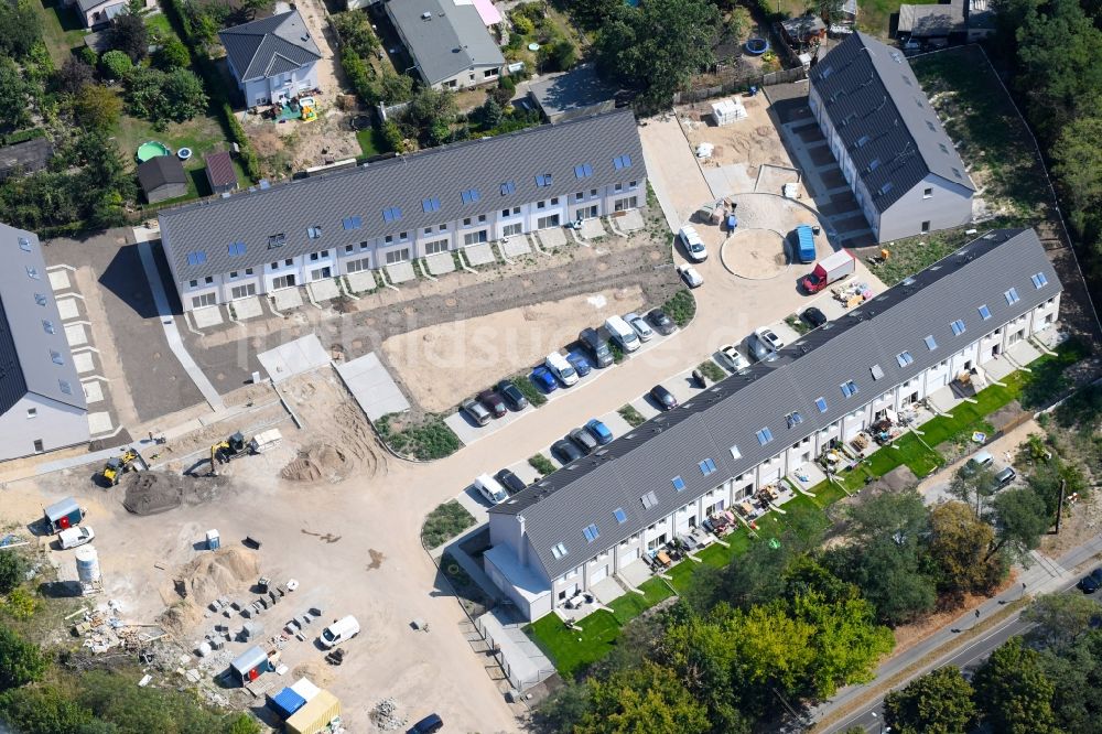 Luftbild Berlin - Baustellen zum Neubau- Wohngebiet einer Einfamilienhaus- Siedlung im Ortsteil Mahlsdorf in Berlin, Deutschland