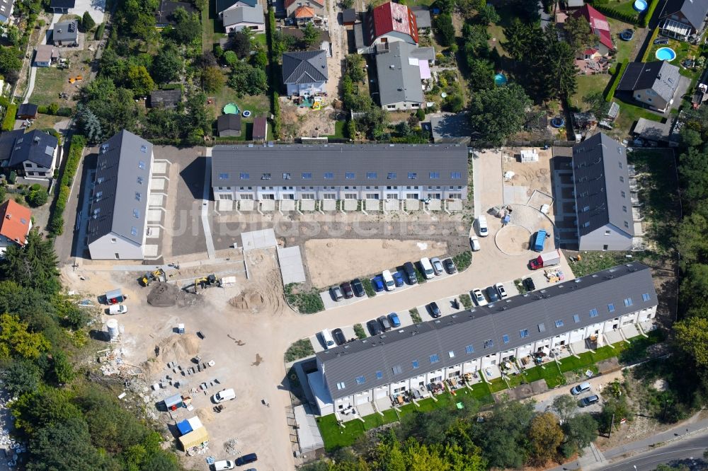 Luftaufnahme Berlin - Baustellen zum Neubau- Wohngebiet einer Einfamilienhaus- Siedlung im Ortsteil Mahlsdorf in Berlin, Deutschland