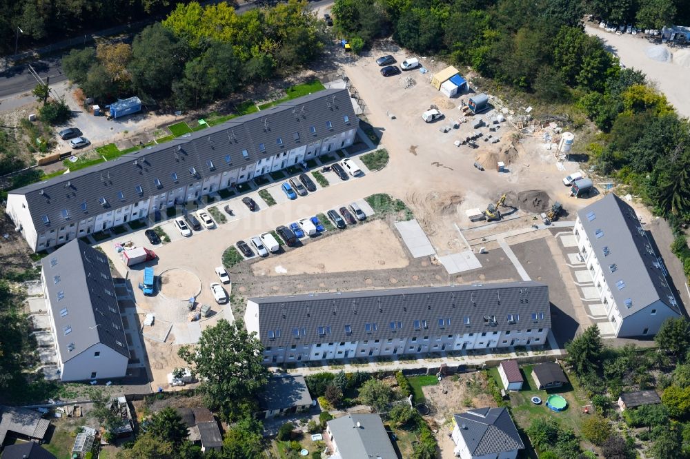 Berlin aus der Vogelperspektive: Baustellen zum Neubau- Wohngebiet einer Einfamilienhaus- Siedlung im Ortsteil Mahlsdorf in Berlin, Deutschland