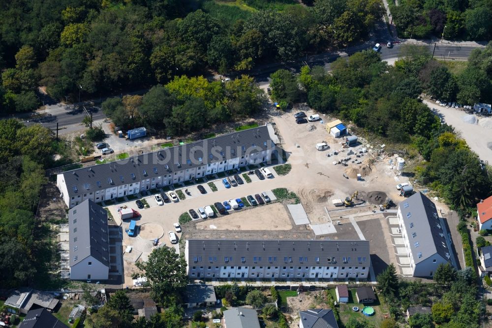 Luftbild Berlin - Baustellen zum Neubau- Wohngebiet einer Einfamilienhaus- Siedlung im Ortsteil Mahlsdorf in Berlin, Deutschland