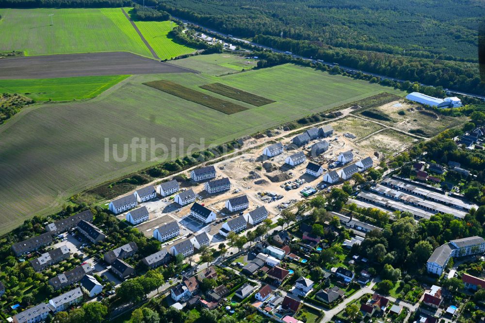 Luftaufnahme Rüdersdorf - Baustellen zum Neubau- Wohngebiet einer Einfamilienhaus- Siedlung in Rüdersdorf im Bundesland Brandenburg, Deutschland